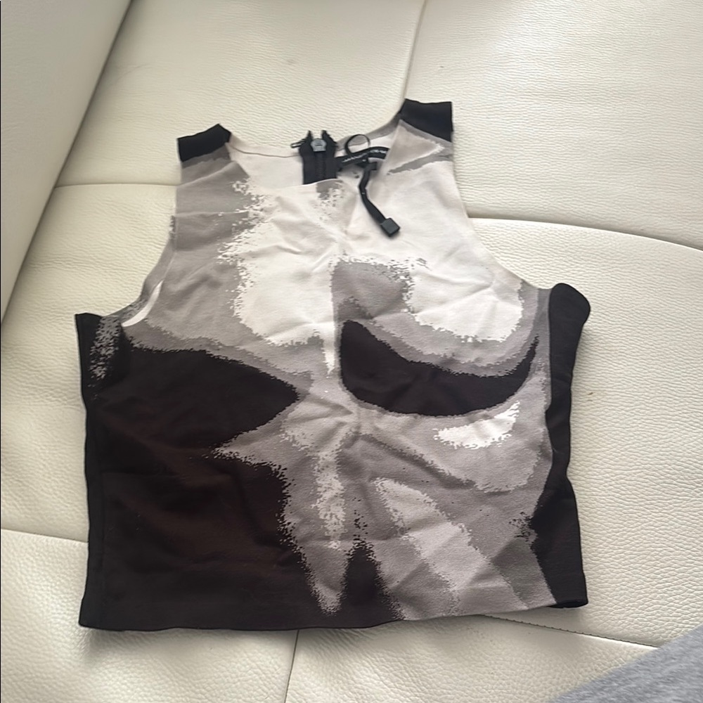 Maniere De Voir Black and White Graphic Crop Tank Top